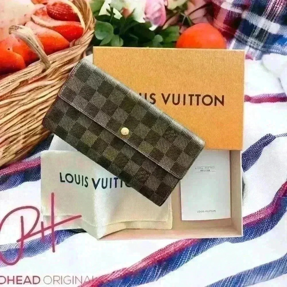 💯Authentic Louis Vuitton DE Long Wallet with dust bag and box- EUC pre loved - Picture 1 of 16